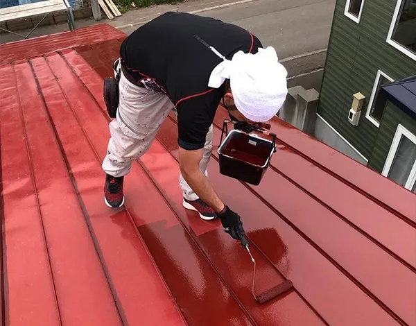 屋根のコーキング・塗装により雨漏りを防ぐ