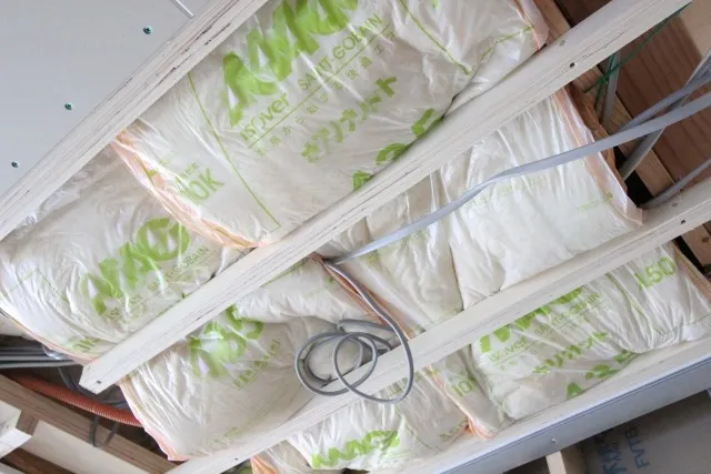 天井からの雨漏り、断熱材の交換は必要？